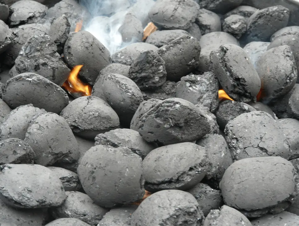 Darf man Grillkohle im Kamin verbrennen?