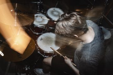Schlagzeug im Keller spielen – so geht’s