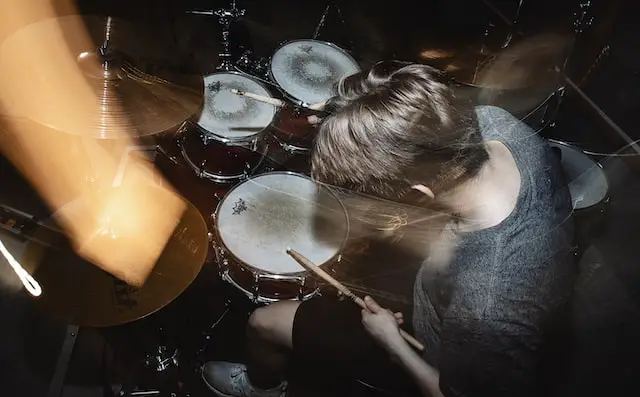 Schlagzeug im Keller spielen – so geht’s