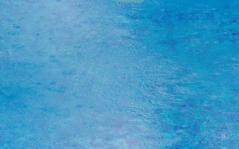 Regenwasser in Pool